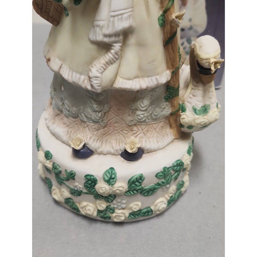 Victorian Porcelain Santa Music Box 1994 Works - Picture 4 of 16